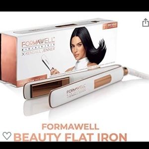 Formawell x Kendall Jenner flat iron